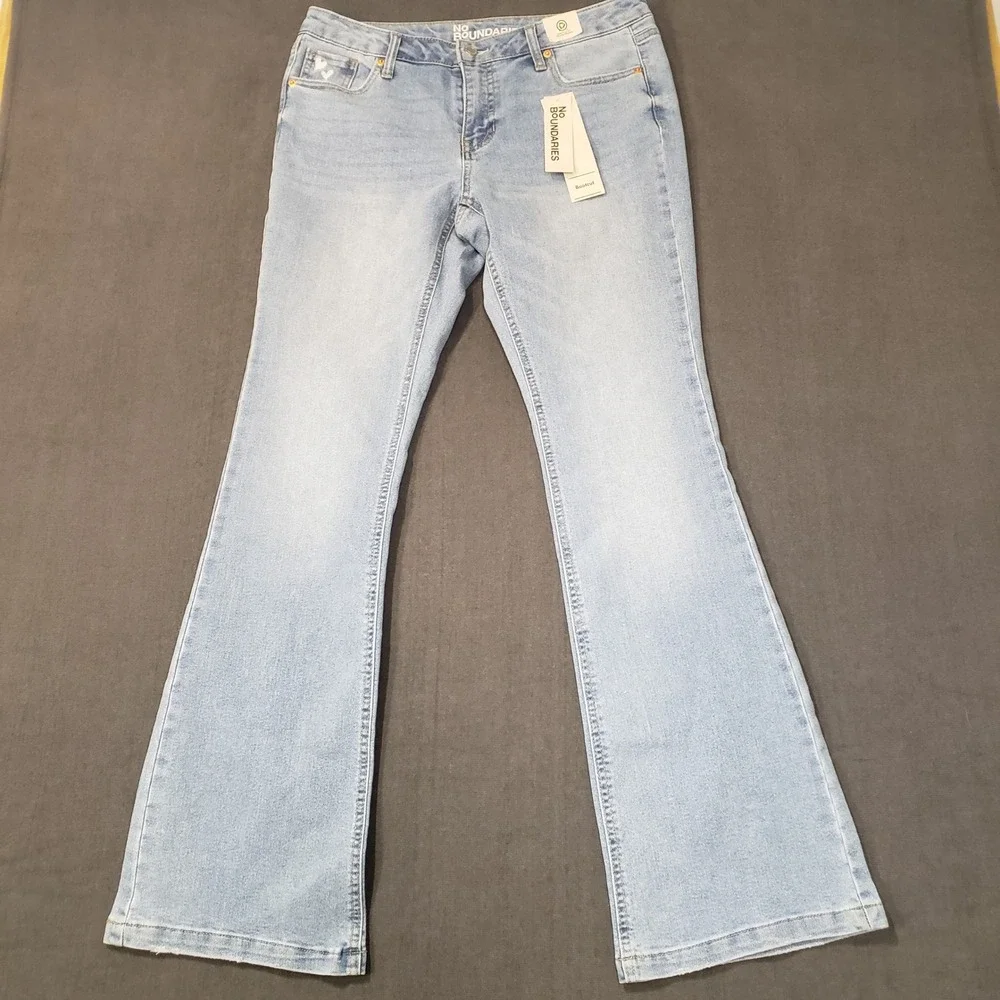 No Boundaries Bootcut Jeans Womens 10 Light Wash Heart Embroidered‎ Denim